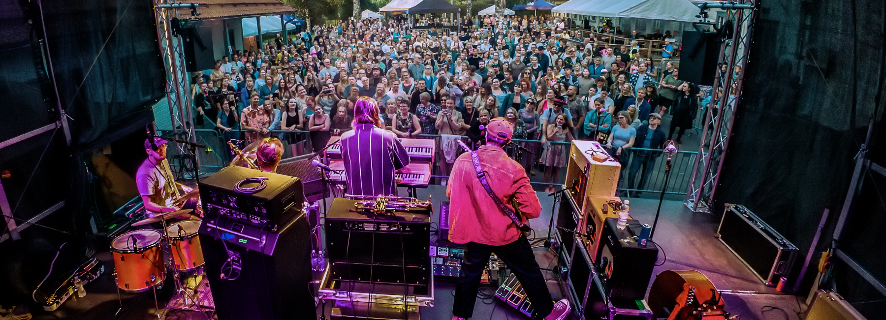 Pyhtään Kulttuuritalo on nyt virallisestikin Pyhtään kunnan kulttuurikumppani. Tässä viime kesän keikalla Arppa.