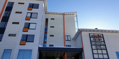 Pyhtäänlinna maaliskuun auringossa